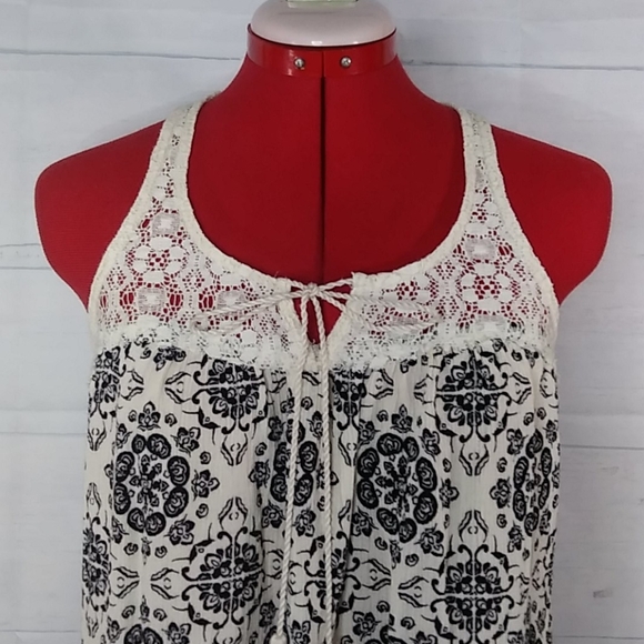 Maurices Floral Lace Thank Top Sz M - Picture 2 of 7